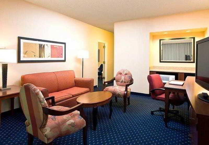 Courtyard By Marriott Denver Central Park Phòng bức ảnh